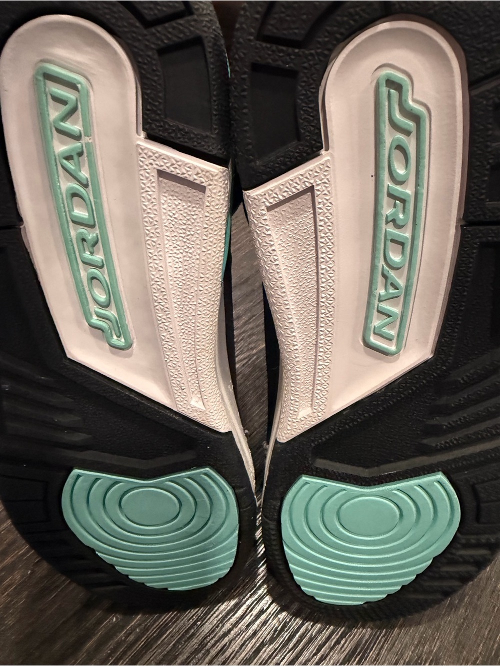 Jordan Black and Bleached Turquoise (Tiffany Blue) Jordan 3s Sneakers size 5Y - Picture 10 of 10